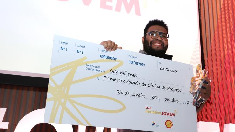 No Prêmio Iniciativa Shell Jovem, Lucas Lima recebeu R$ 8 mil pela categoria principal e outros R$ 2,5 mil pela votação popular . Imagem: Alessandro Costa/Divulgação Shell