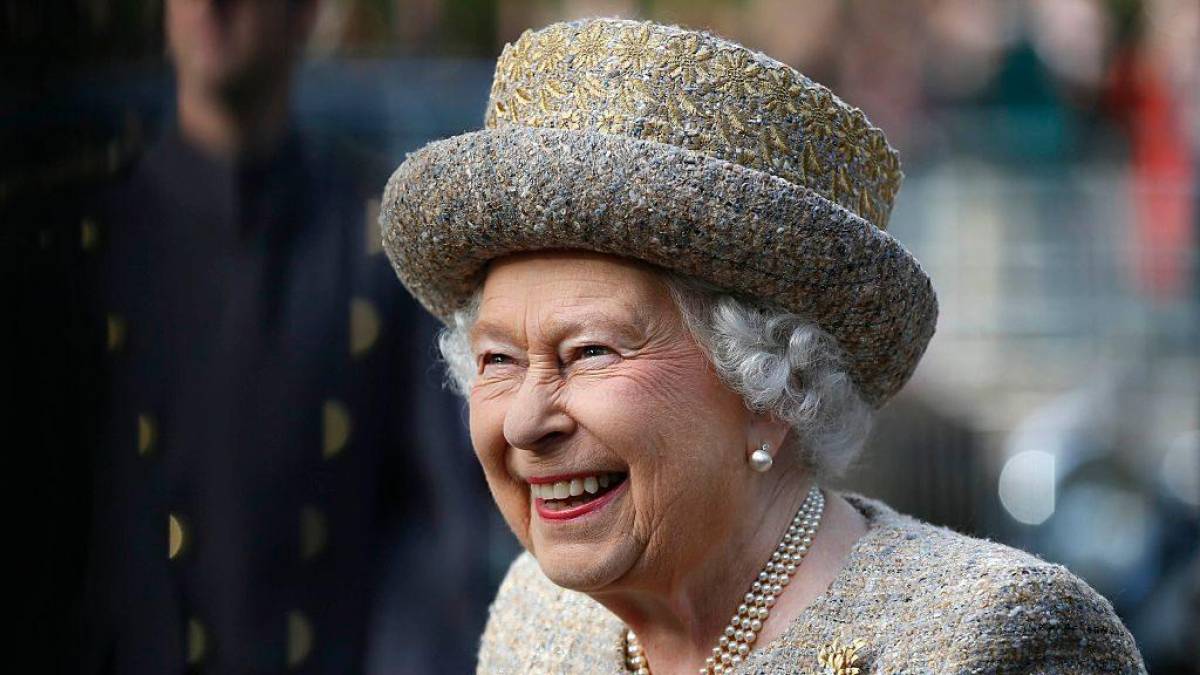 Rainha Elizabeth oferece R$ 245 mil para profissional cuidar de suas redes sociais