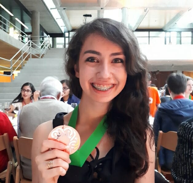 Brasileira de 17 anos leva o ouro em Olimpíada Europeia de Matemática