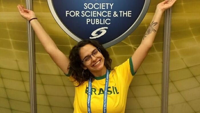Brasileira vence concurso mundial de jovens cientistas