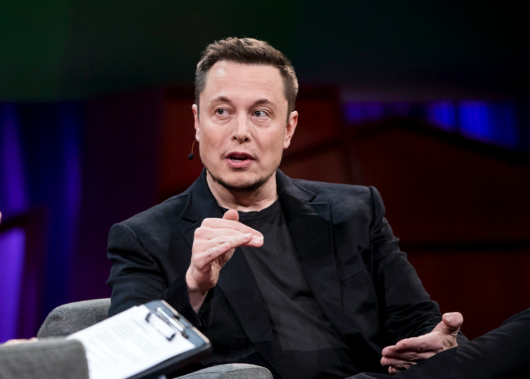 Musk busca profissionais para a Tesla: 'não ligo se não tiver ensino médio completo'