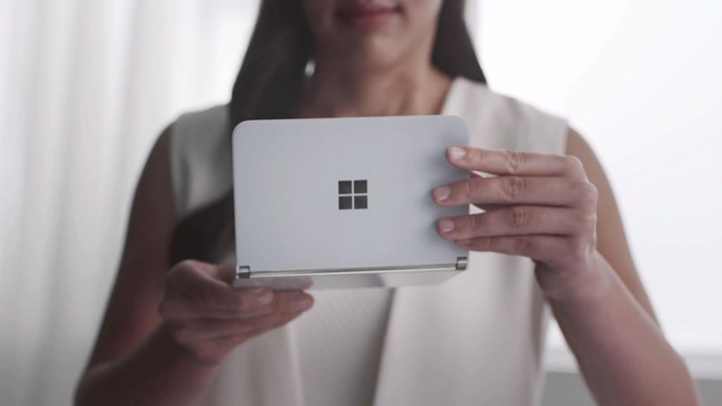 Fãs criam petição para a Microsoft usar, no Surface Duo, Windows 10 X ao invés de Android
