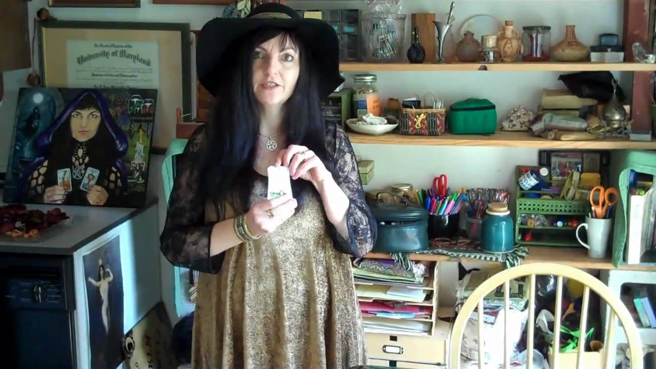 A bruxa que remove vírus de computador com magia