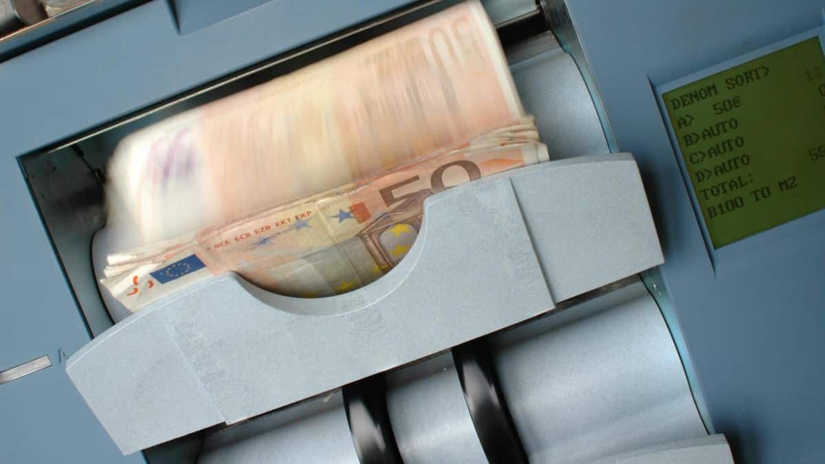 Hackers fazem caixas automáticos 'cuspirem' dinheiro na Europa